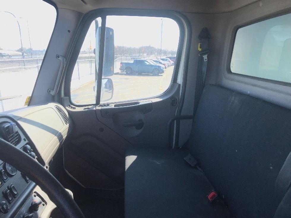 Medium Duty Box Truck-Light and Medium Duty Trucks-Freightliner-2020-M2-Saint Laurent-PQ-326,979\n\t\tkm-$ 77,500 - Image 19