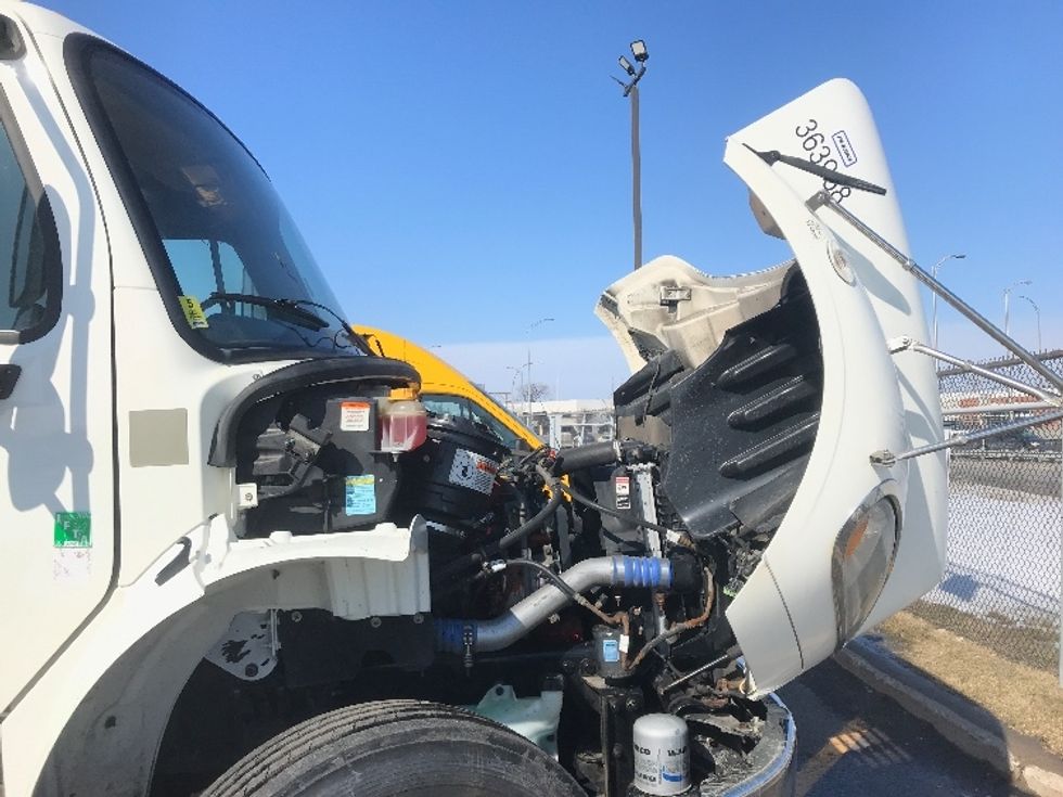 Medium Duty Box Truck-Light and Medium Duty Trucks-Freightliner-2020-M2-Saint Laurent-PQ-326,979\n\t\tkm-$ 77,500 - Image 23