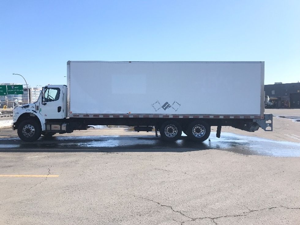 Medium Duty Box Truck-Light and Medium Duty Trucks-Freightliner-2020-M2-Saint Laurent-PQ-326,979\n\t\tkm-$ 77,500 - Image 4