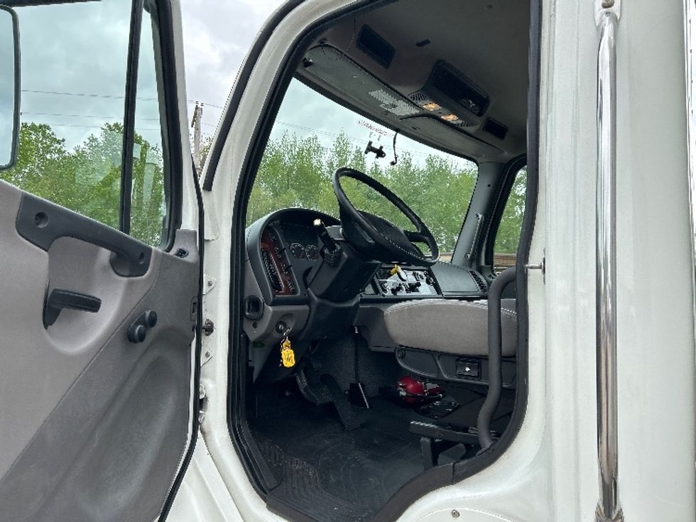 Medium Duty Box Truck-Light and Medium Duty Trucks-Freightliner-2020-M2-Saint Louis-MO-211,759\n\t\tmiles-$ 46,750 - Image 15
