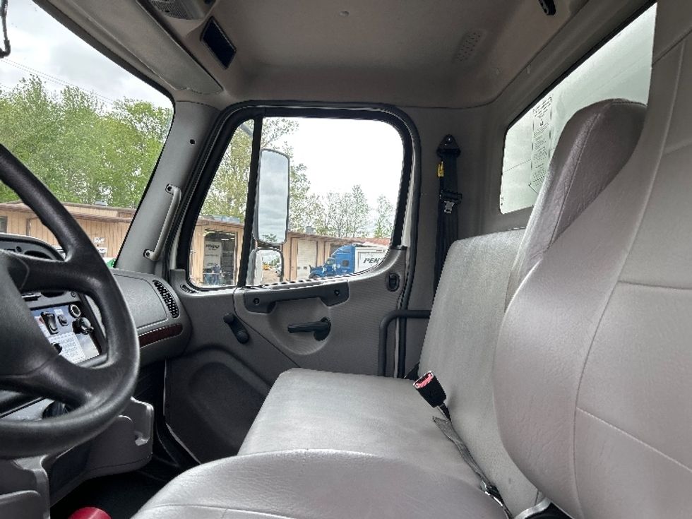 Medium Duty Box Truck-Light and Medium Duty Trucks-Freightliner-2020-M2-Saint Louis-MO-211,759\n\t\tmiles-$ 46,750 - Image 18