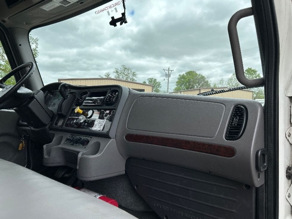 Medium Duty Box Truck-Light and Medium Duty Trucks-Freightliner-2020-M2-Saint Louis-MO-211,759\n\t\tmiles-$ 46,750 - Image 20