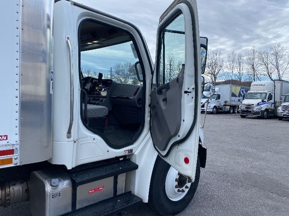 Medium Duty Box Truck-Light and Medium Duty Trucks-Freightliner-2020-M2-Salem-VA-36,291\n\t\tmiles-$ 60,250 - Image 20