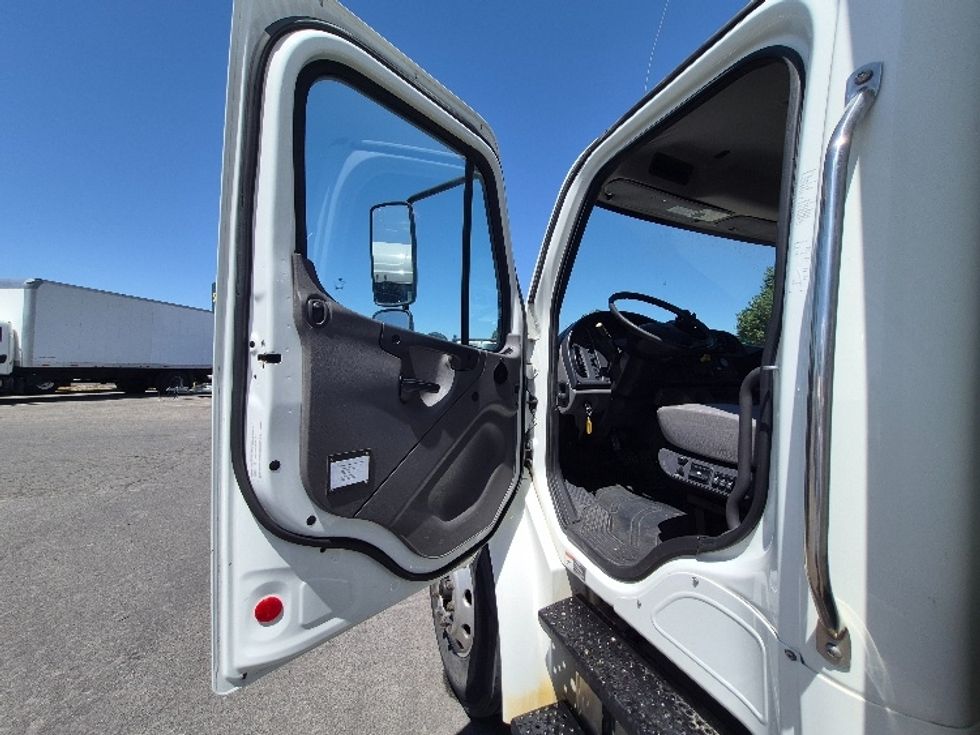 Medium Duty Box Truck-Light and Medium Duty Trucks-Freightliner-2020-M2-Salt Lake City-UT-109,967\n\t\tmiles-$ 71,500 - Image 16