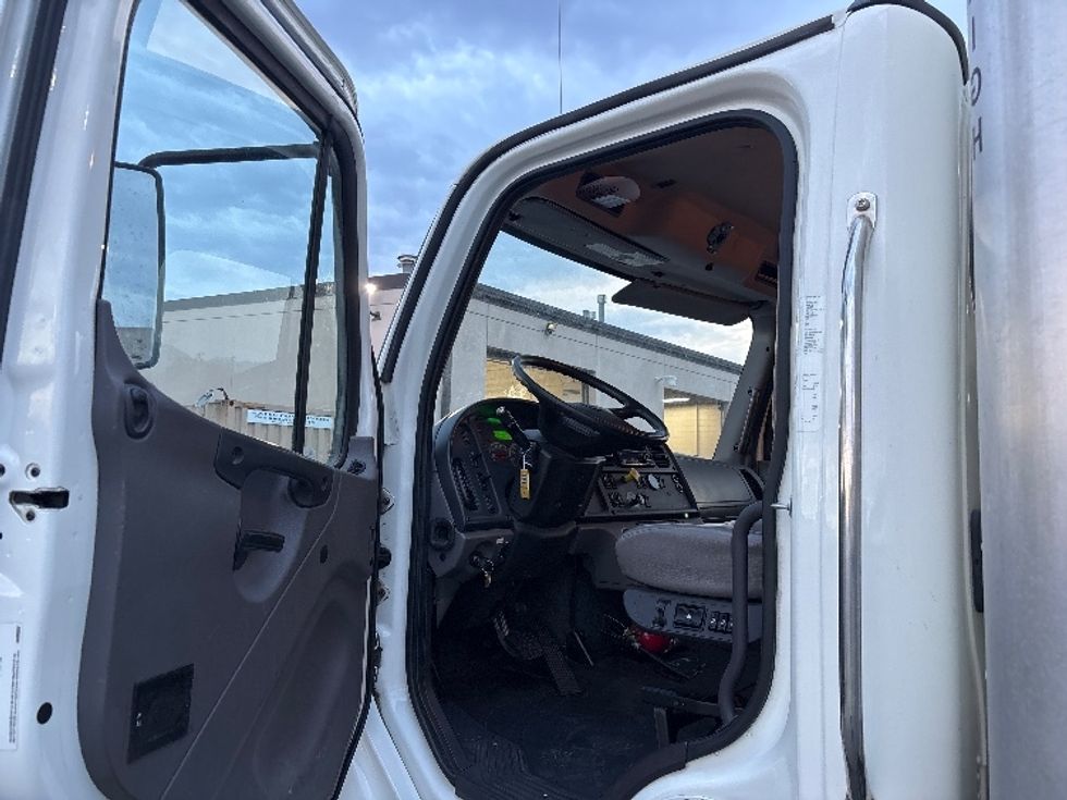 Medium Duty Box Truck-Light and Medium Duty Trucks-Freightliner-2020-M2-Salt Lake City-UT-109,975\n\t\tmiles-$ 65,500 - Image 16