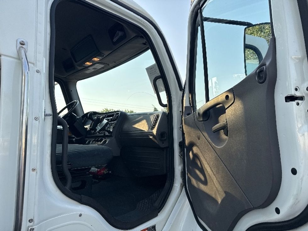 Medium Duty Box Truck-Light and Medium Duty Trucks-Freightliner-2020-M2-Salt Lake City-UT-75,392\n\t\tmiles-$ 79,500 - Image 19
