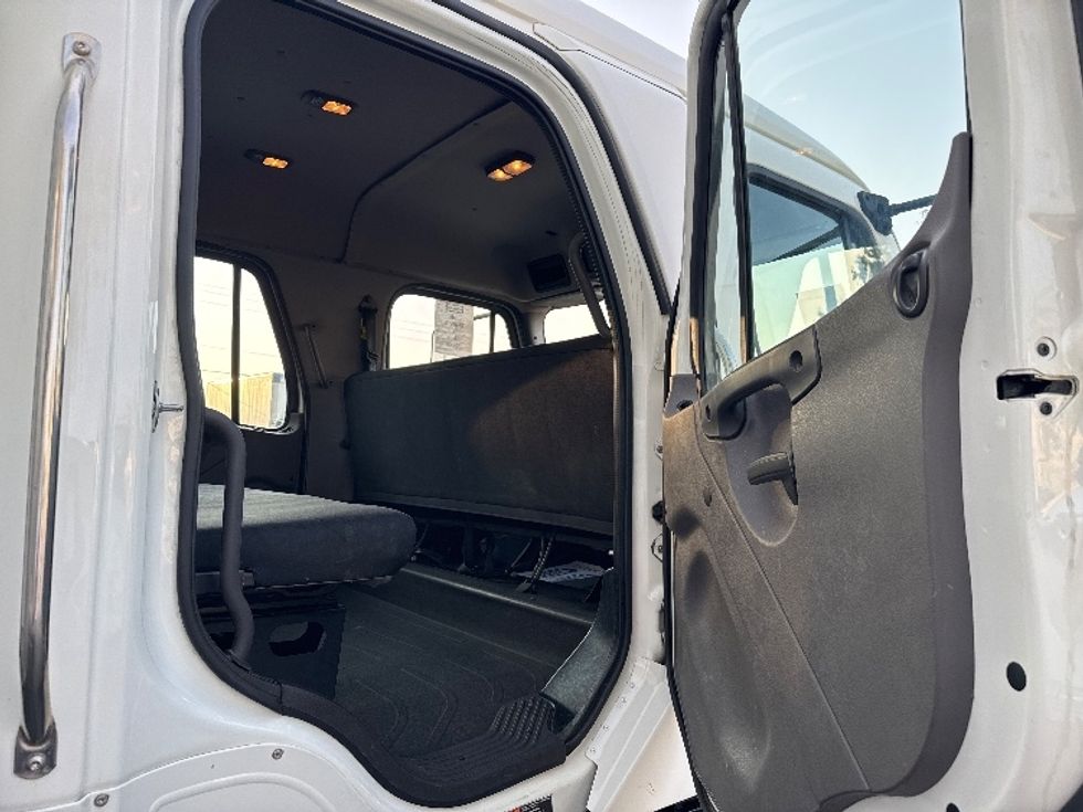 Medium Duty Box Truck-Light and Medium Duty Trucks-Freightliner-2020-M2-Salt Lake City-UT-75,392\n\t\tmiles-$ 79,500 - Image 25