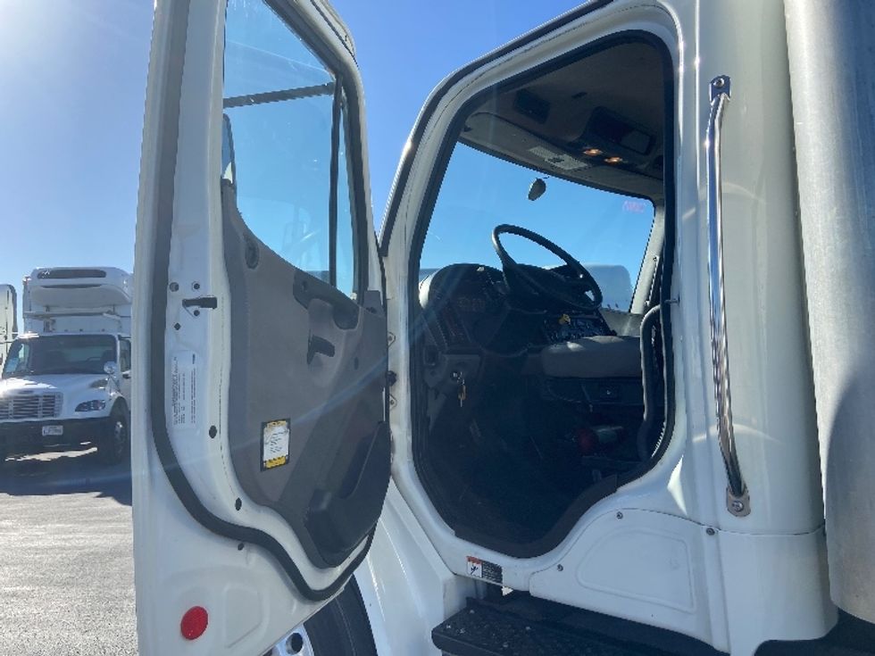 Medium Duty Box Truck-Light and Medium Duty Trucks-Freightliner-2020-M2-San Antonio-TX-130,985\n\t\tmiles-$ 58,750 - Image 16