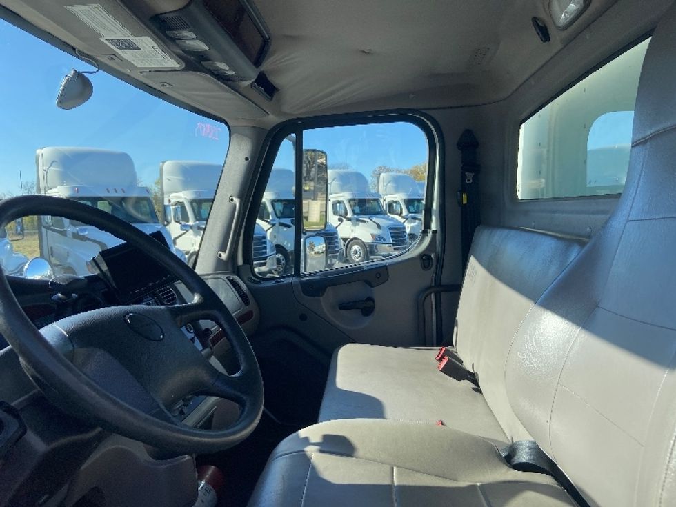 Medium Duty Box Truck-Light and Medium Duty Trucks-Freightliner-2020-M2-San Antonio-TX-130,985\n\t\tmiles-$ 58,750 - Image 19