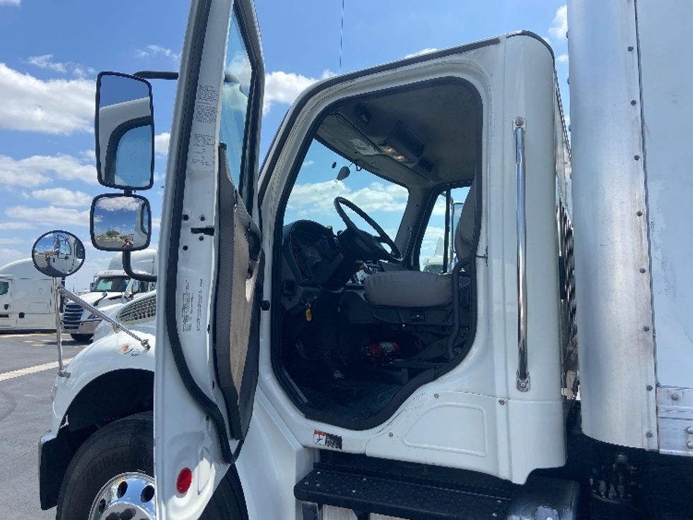 Medium Duty Box Truck-Light and Medium Duty Trucks-Freightliner-2020-M2-San Antonio-TX-137,038\n\t\tmiles-$ 61,750 - Image 16