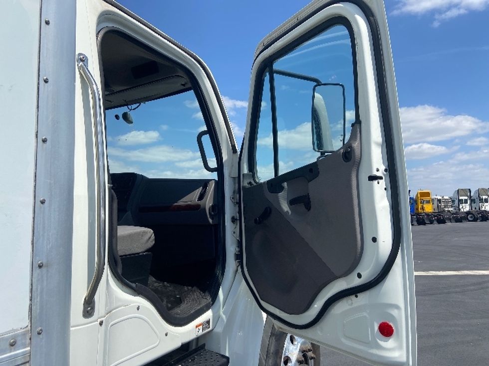 Medium Duty Box Truck-Light and Medium Duty Trucks-Freightliner-2020-M2-San Antonio-TX-137,038\n\t\tmiles-$ 61,750 - Image 20