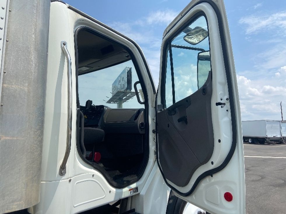 Medium Duty Box Truck-Light and Medium Duty Trucks-Freightliner-2020-M2-San Antonio-TX-154,422\n\t\tmiles-$ 59,250 - Image 20