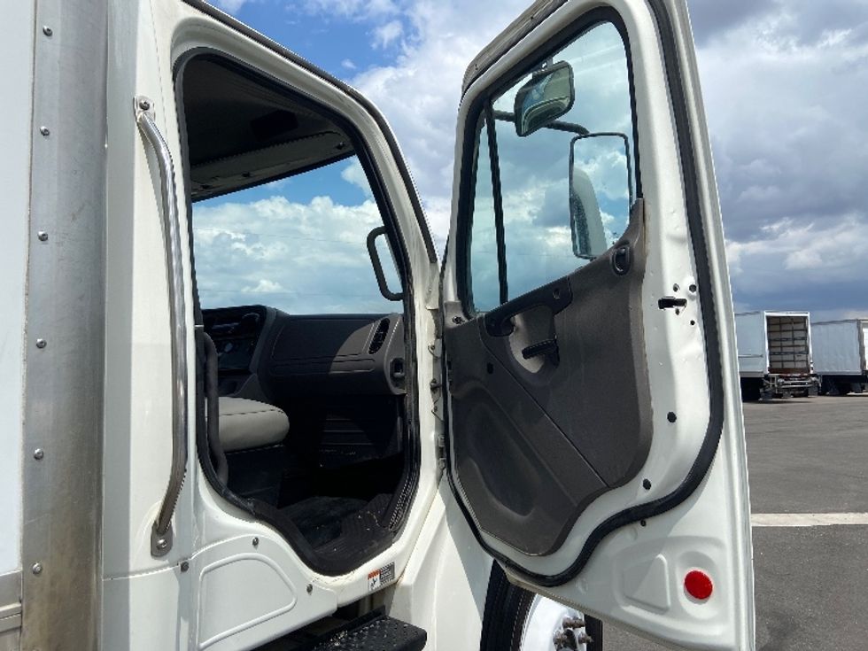 Medium Duty Box Truck-Light and Medium Duty Trucks-Freightliner-2020-M2-San Antonio-TX-164,320\n\t\tmiles-$ 52,250 - Image 19
