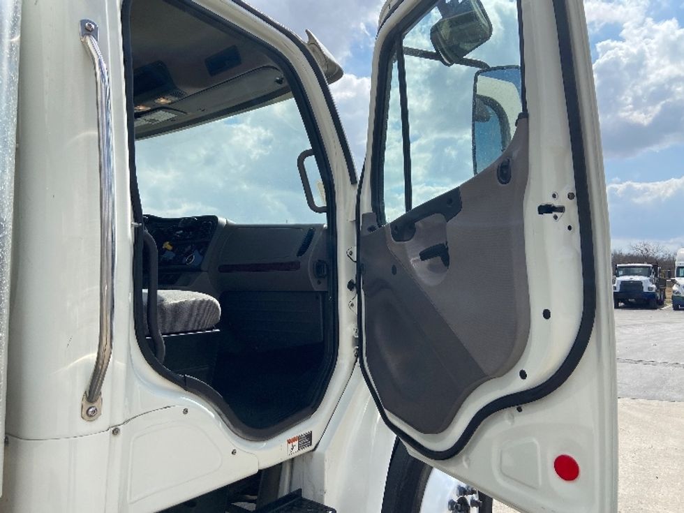 Medium Duty Box Truck-Light and Medium Duty Trucks-Freightliner-2020-M2-San Antonio-TX-224,608\n\t\tmiles-$ 35,750 - Image 20