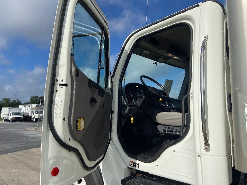 Medium Duty Box Truck-Light and Medium Duty Trucks-Freightliner-2020-M2-San Antonio-TX-289,374\n\t\tmiles-$ 23,750 - Image 16