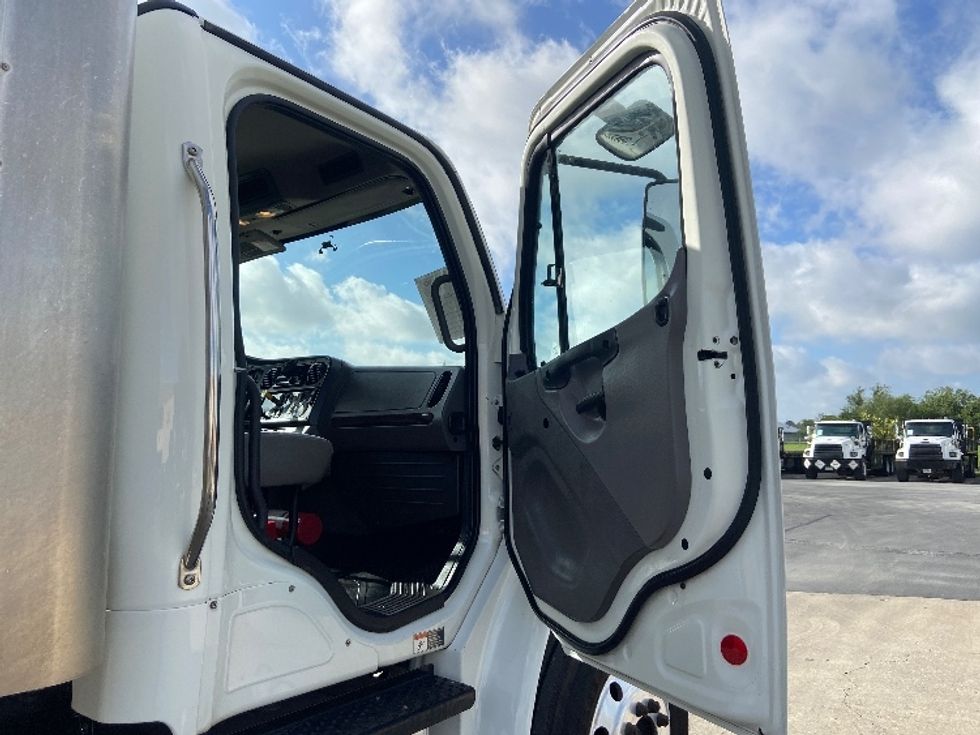Medium Duty Box Truck-Light and Medium Duty Trucks-Freightliner-2020-M2-San Antonio-TX-289,374\n\t\tmiles-$ 23,750 - Image 20