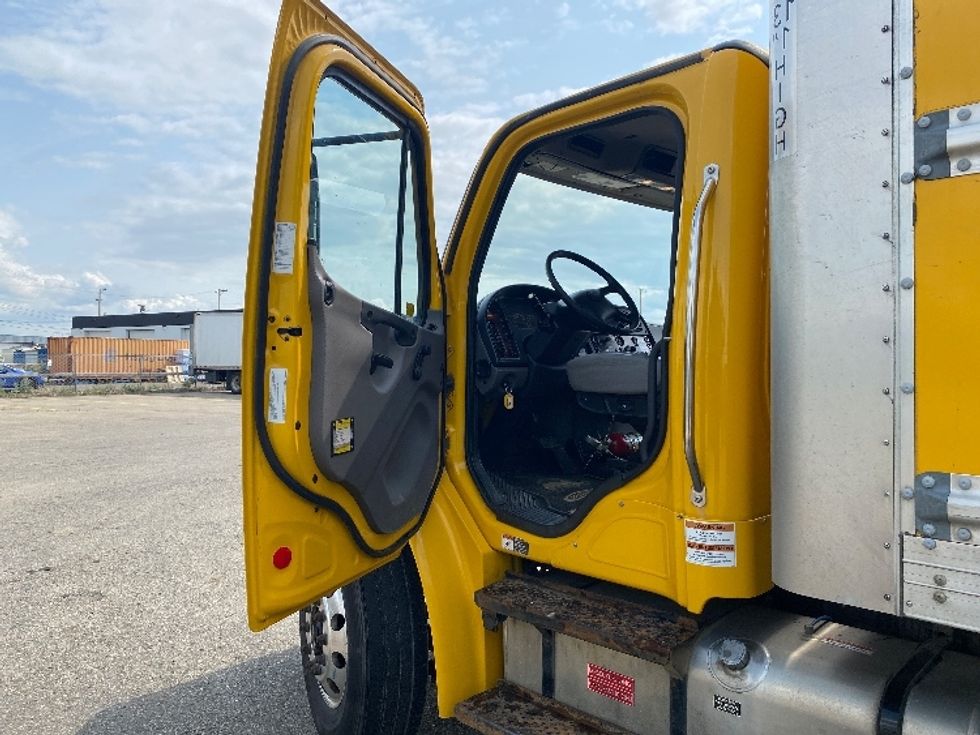 Medium Duty Box Truck-Light and Medium Duty Trucks-Freightliner-2020-M2-Saskatoon-SK-205,197\n\t\tkm-$ 69,500 - Image 20
