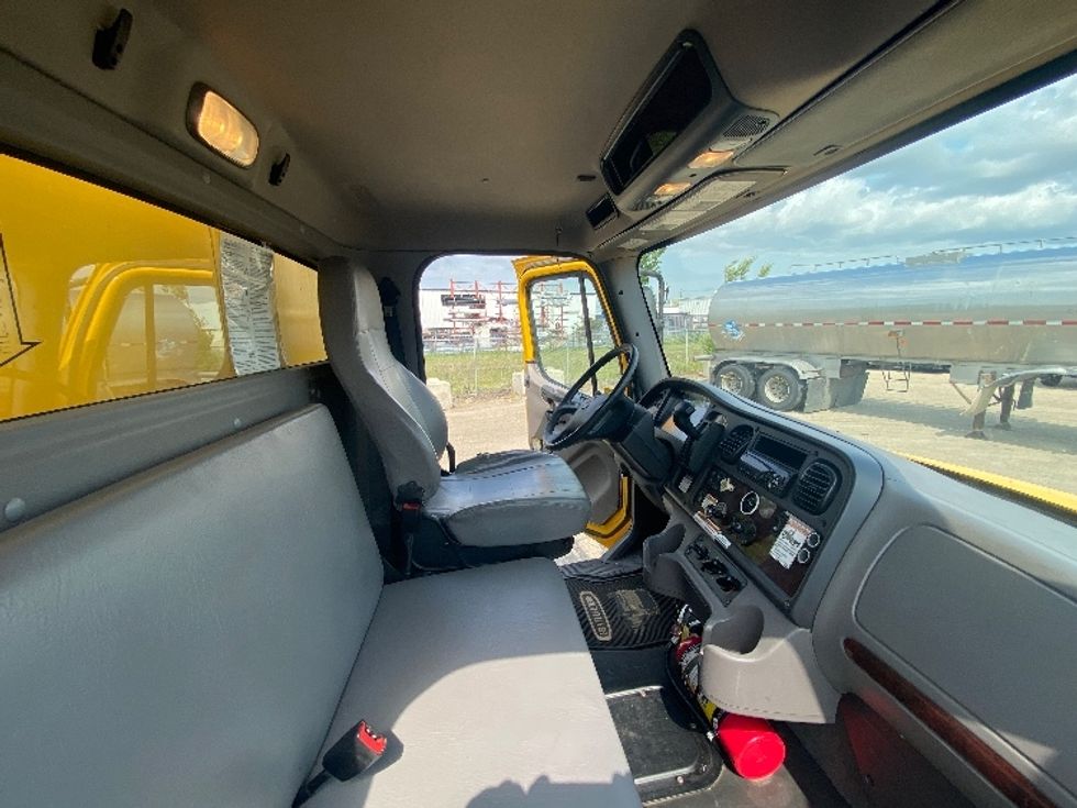 Medium Duty Box Truck-Light and Medium Duty Trucks-Freightliner-2020-M2-Saskatoon-SK-205,197\n\t\tkm-$ 69,500 - Image 22