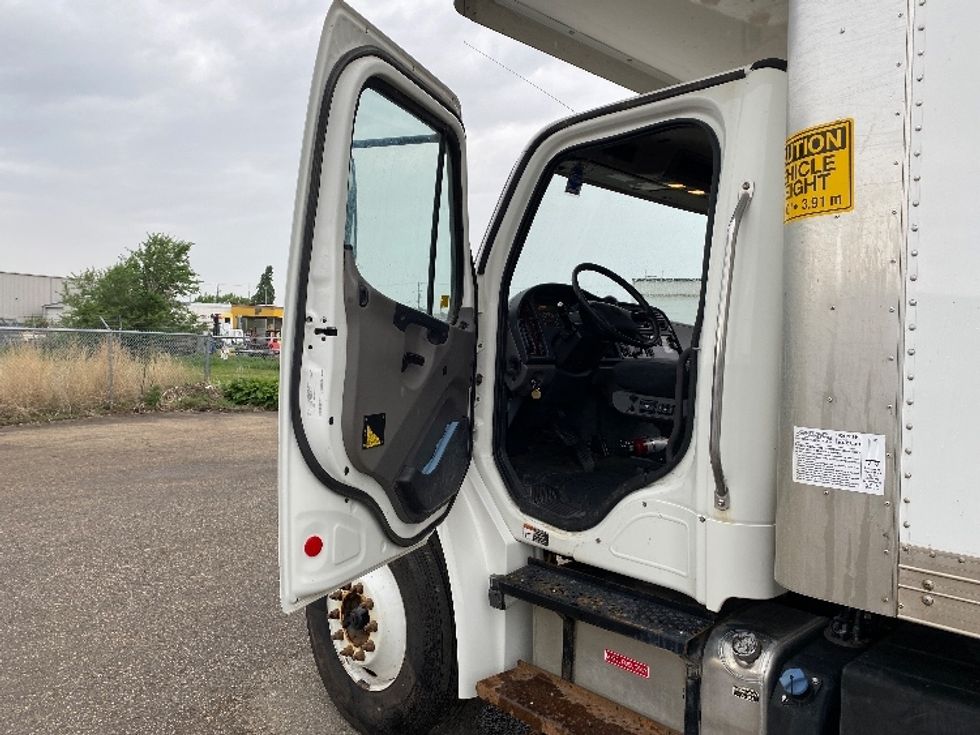 Medium Duty Box Truck-Light and Medium Duty Trucks-Freightliner-2020-M2-Saskatoon-SK-276,173\n\t\tkm-$ 72,500 - Image 16