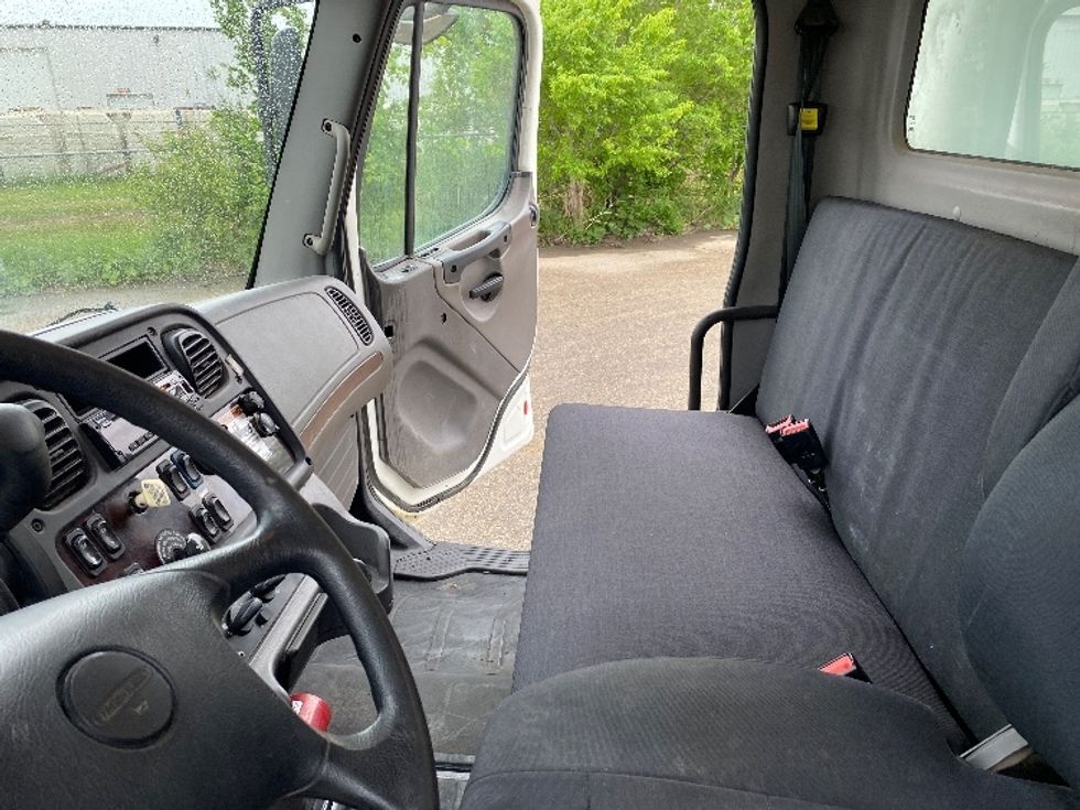 Medium Duty Box Truck-Light and Medium Duty Trucks-Freightliner-2020-M2-Saskatoon-SK-276,173\n\t\tkm-$ 72,500 - Image 19
