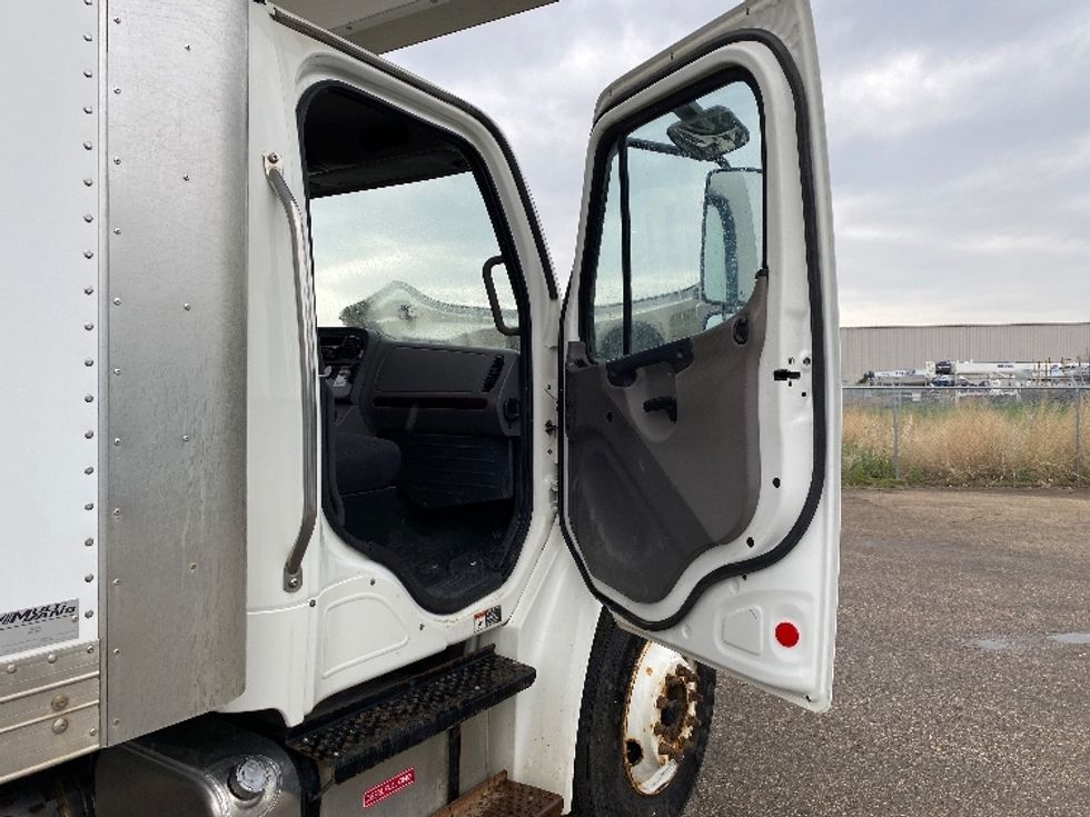 Medium Duty Box Truck-Light and Medium Duty Trucks-Freightliner-2020-M2-Saskatoon-SK-276,173\n\t\tkm-$ 72,500 - Image 20