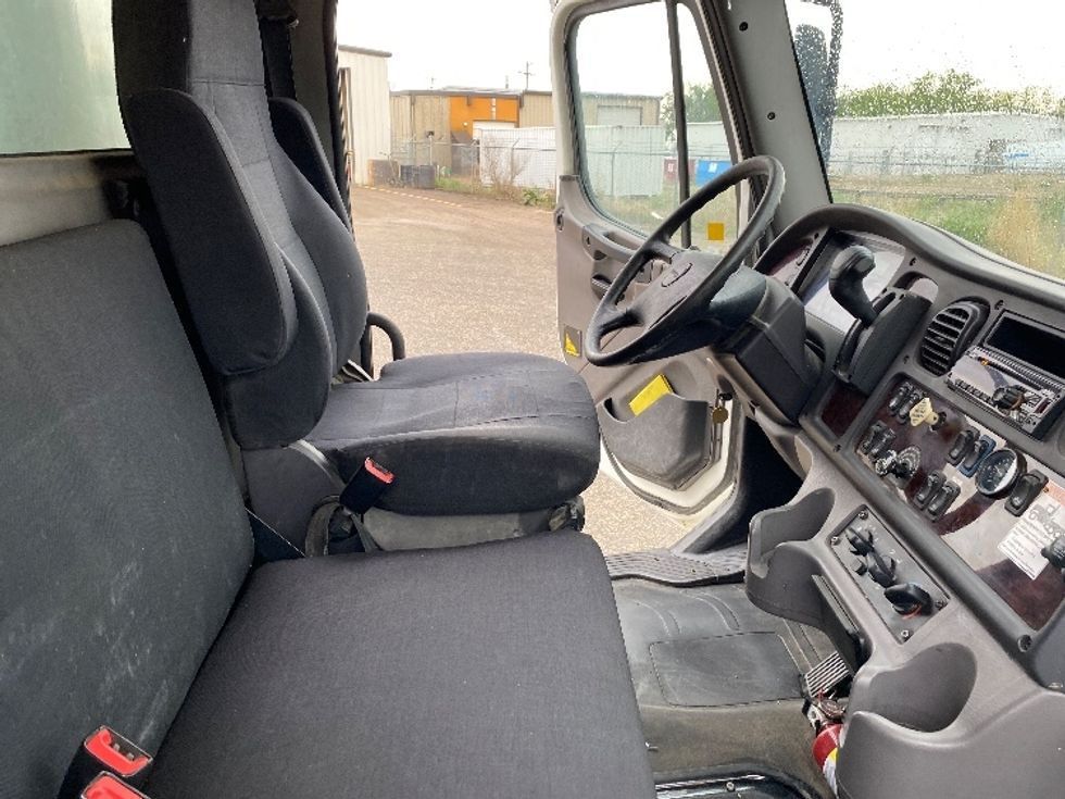 Medium Duty Box Truck-Light and Medium Duty Trucks-Freightliner-2020-M2-Saskatoon-SK-276,173\n\t\tkm-$ 72,500 - Image 22