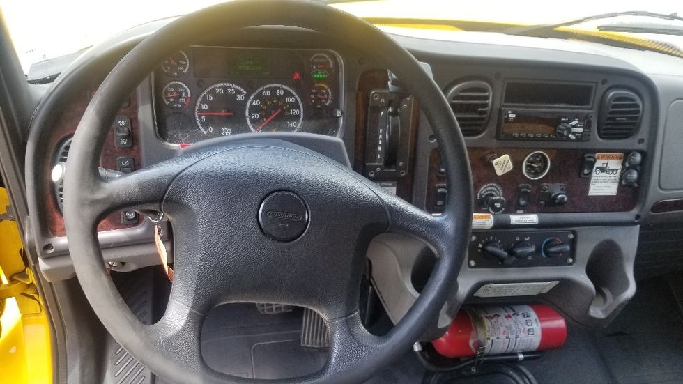 Medium Duty Box Truck-Light and Medium Duty Trucks-Freightliner-2020-M2-Scarborough-ON-297,150\n\t\tkm-$ 60,000 - Image 18