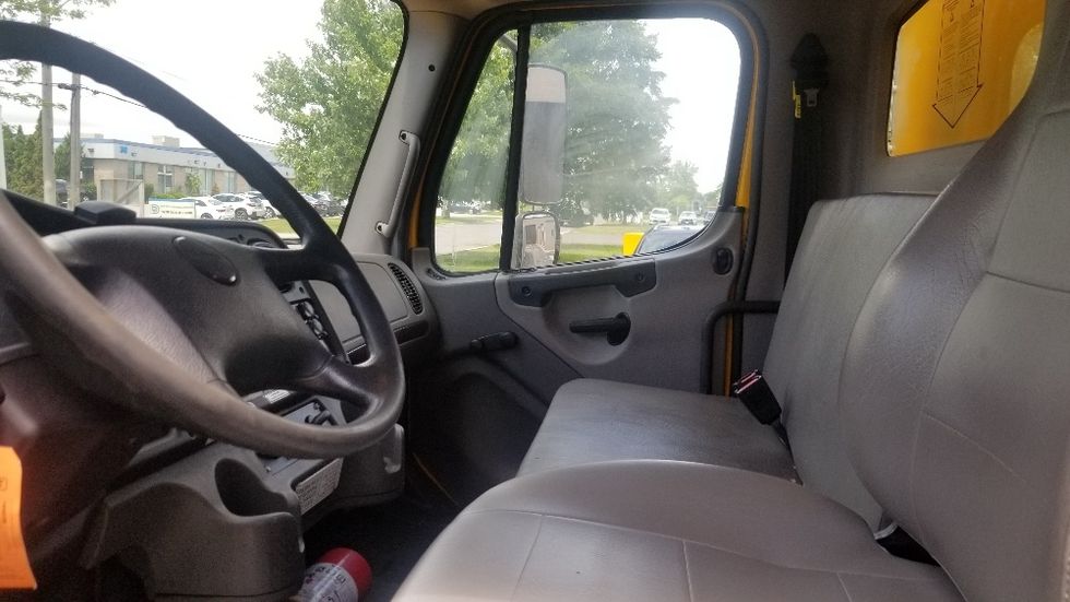 Medium Duty Box Truck-Light and Medium Duty Trucks-Freightliner-2020-M2-Scarborough-ON-297,150\n\t\tkm-$ 60,000 - Image 19