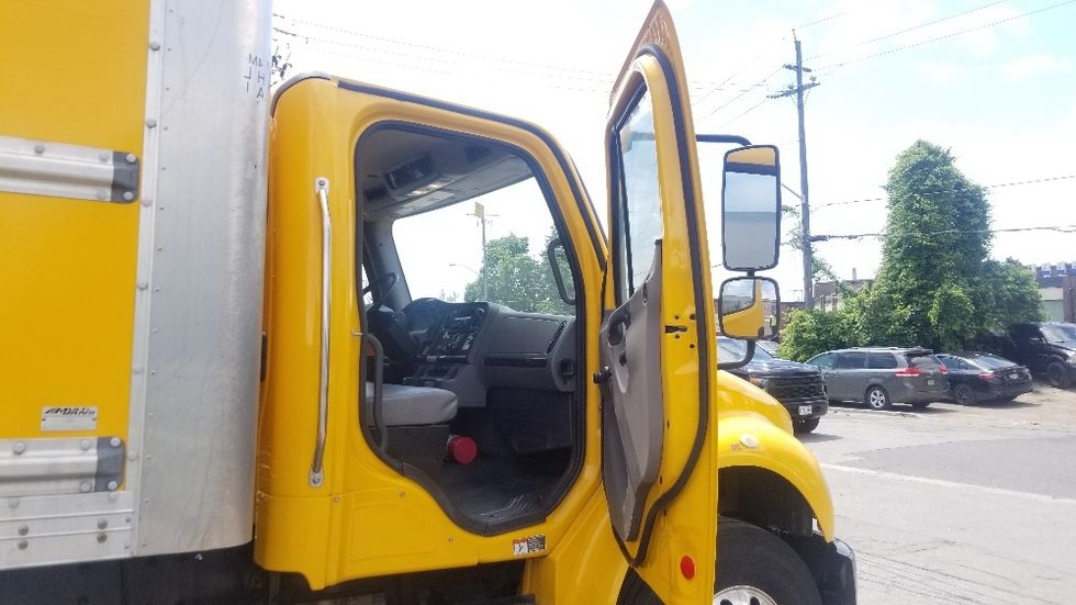 Medium Duty Box Truck-Light and Medium Duty Trucks-Freightliner-2020-M2-Scarborough-ON-297,150\n\t\tkm-$ 60,000 - Image 20