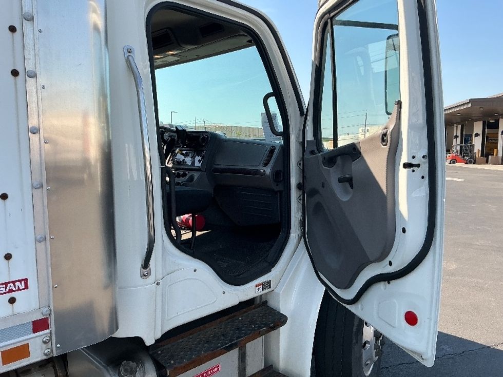 Medium Duty Box Truck-Light and Medium Duty Trucks-Freightliner-2020-M2-South Plainfield-NJ-82,285\n\t\tmiles-$ 71,250 - Image 20