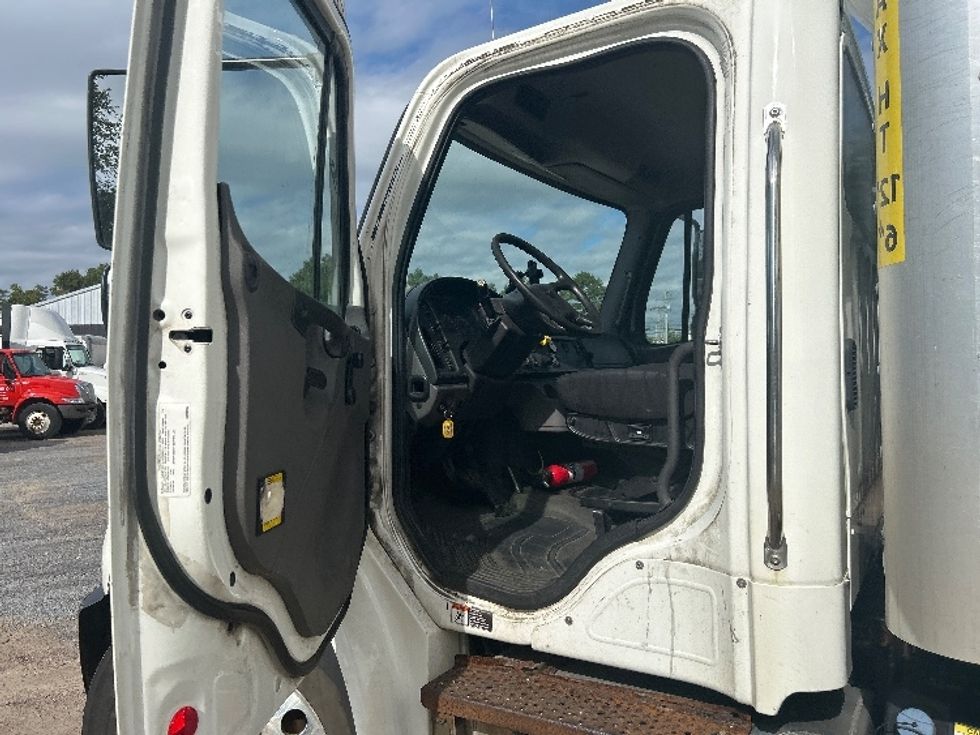 Medium Duty Box Truck-Light and Medium Duty Trucks-Freightliner-2020-M2-Springfield-MA-213,125\n\t\tmiles-$ 48,750 - Image 16