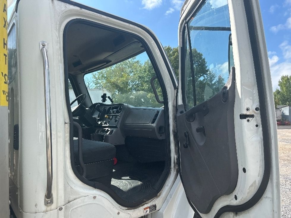 Medium Duty Box Truck-Light and Medium Duty Trucks-Freightliner-2020-M2-Springfield-MA-213,125\n\t\tmiles-$ 48,750 - Image 20