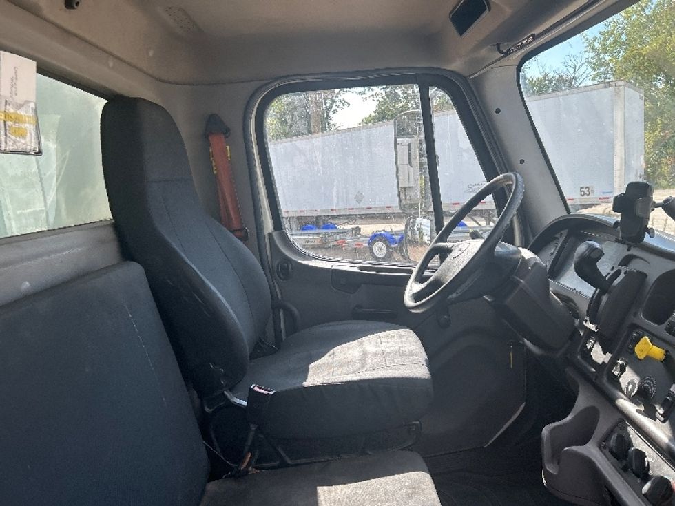 Medium Duty Box Truck-Light and Medium Duty Trucks-Freightliner-2020-M2-Springfield-MA-213,125\n\t\tmiles-$ 48,750 - Image 22