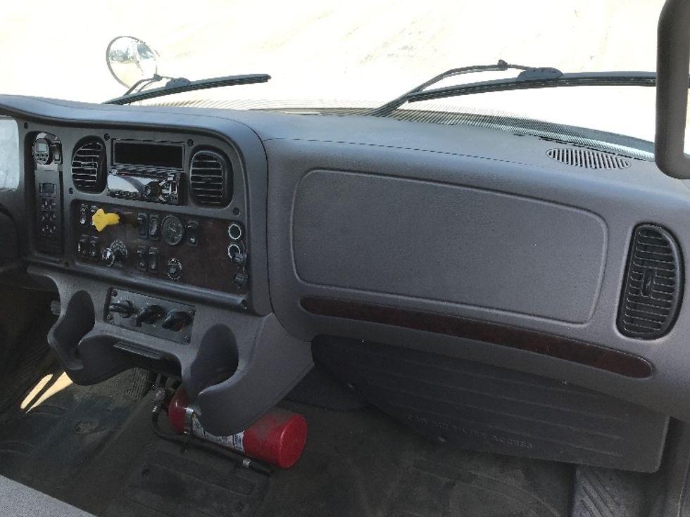 Medium Duty Box Truck-Light and Medium Duty Trucks-Freightliner-2020-M2-Ste-Foy-PQ-210,033\n\t\tkm-$ 71,250 - Image 21