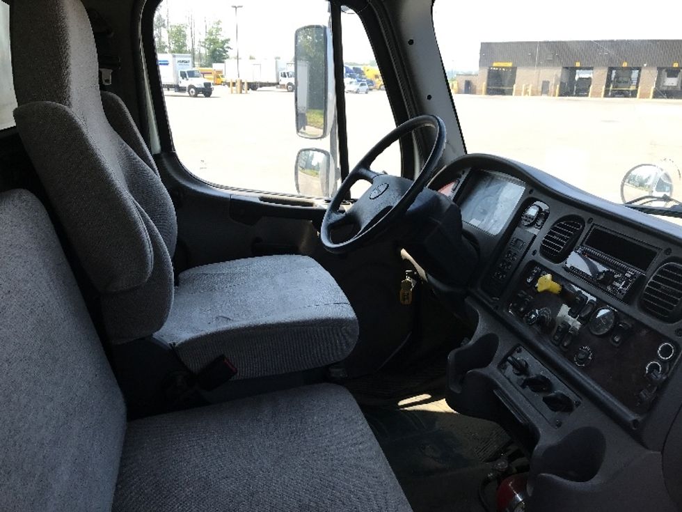 Medium Duty Box Truck-Light and Medium Duty Trucks-Freightliner-2020-M2-Ste-Foy-PQ-210,033\n\t\tkm-$ 71,250 - Image 22
