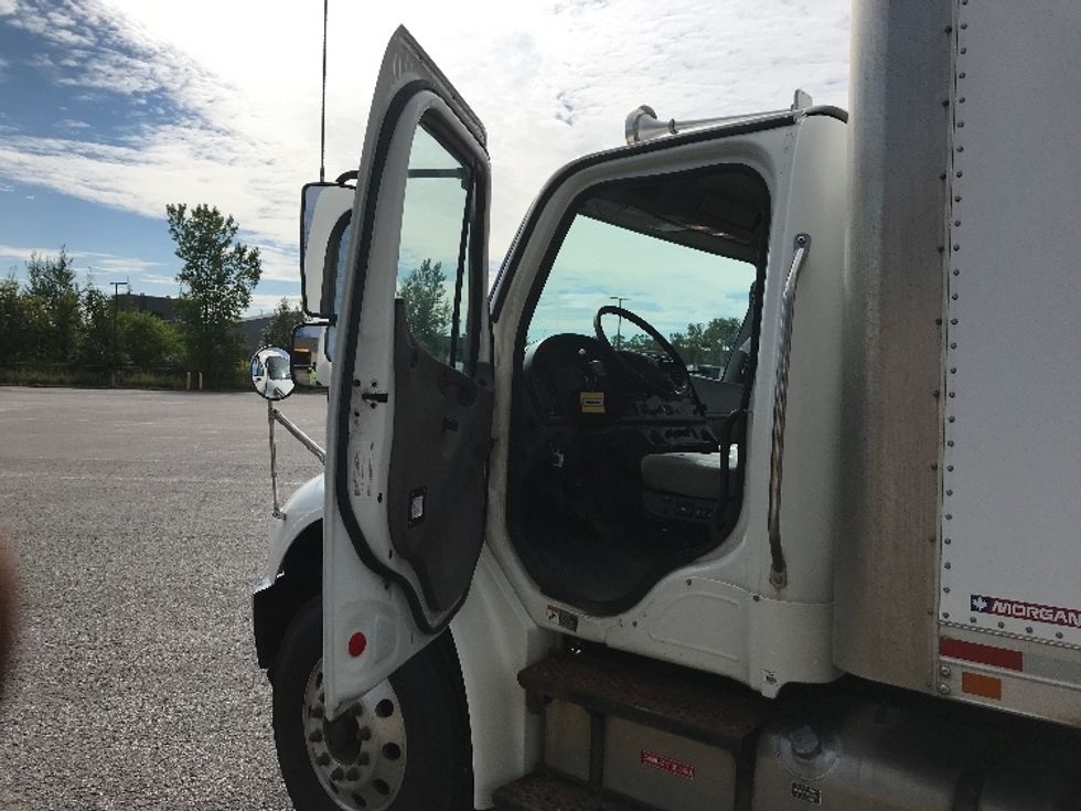 Medium Duty Box Truck-Light and Medium Duty Trucks-Freightliner-2020-M2-Ste-Foy-PQ-257,755\n\t\tkm-$ 65,500 - Image 16
