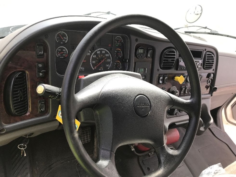 Medium Duty Box Truck-Light and Medium Duty Trucks-Freightliner-2020-M2-Ste-Foy-PQ-257,755\n\t\tkm-$ 65,500 - Image 18