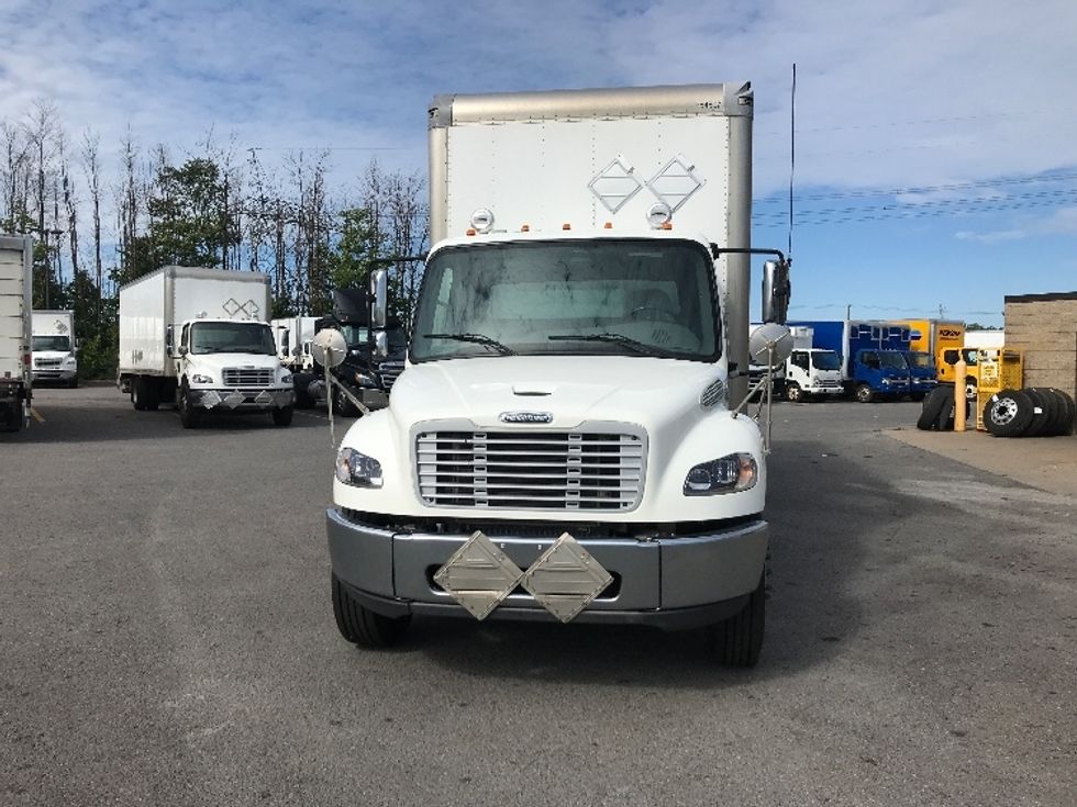 Medium Duty Box Truck-Light and Medium Duty Trucks-Freightliner-2020-M2-Ste-Foy-PQ-257,755\n\t\tkm-$ 65,500 - Image 2