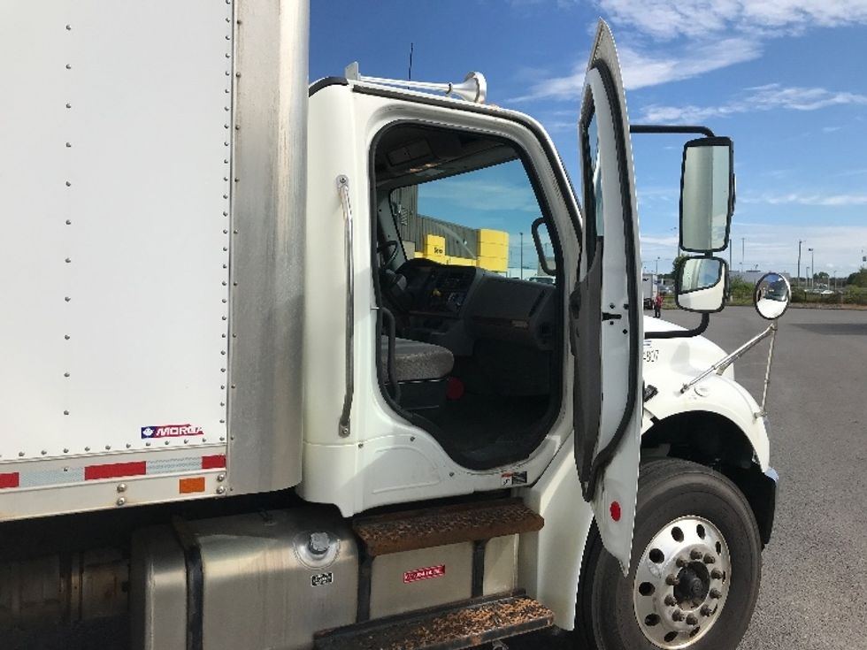 Medium Duty Box Truck-Light and Medium Duty Trucks-Freightliner-2020-M2-Ste-Foy-PQ-257,755\n\t\tkm-$ 65,500 - Image 20