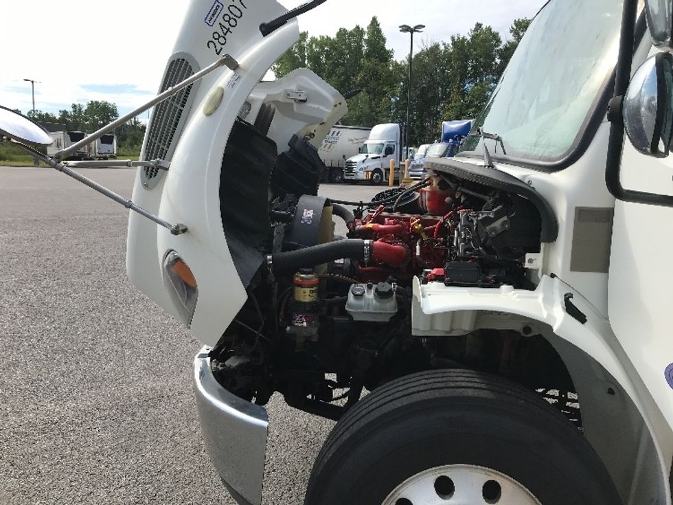 Medium Duty Box Truck-Light and Medium Duty Trucks-Freightliner-2020-M2-Ste-Foy-PQ-257,755\n\t\tkm-$ 65,500 - Image 23