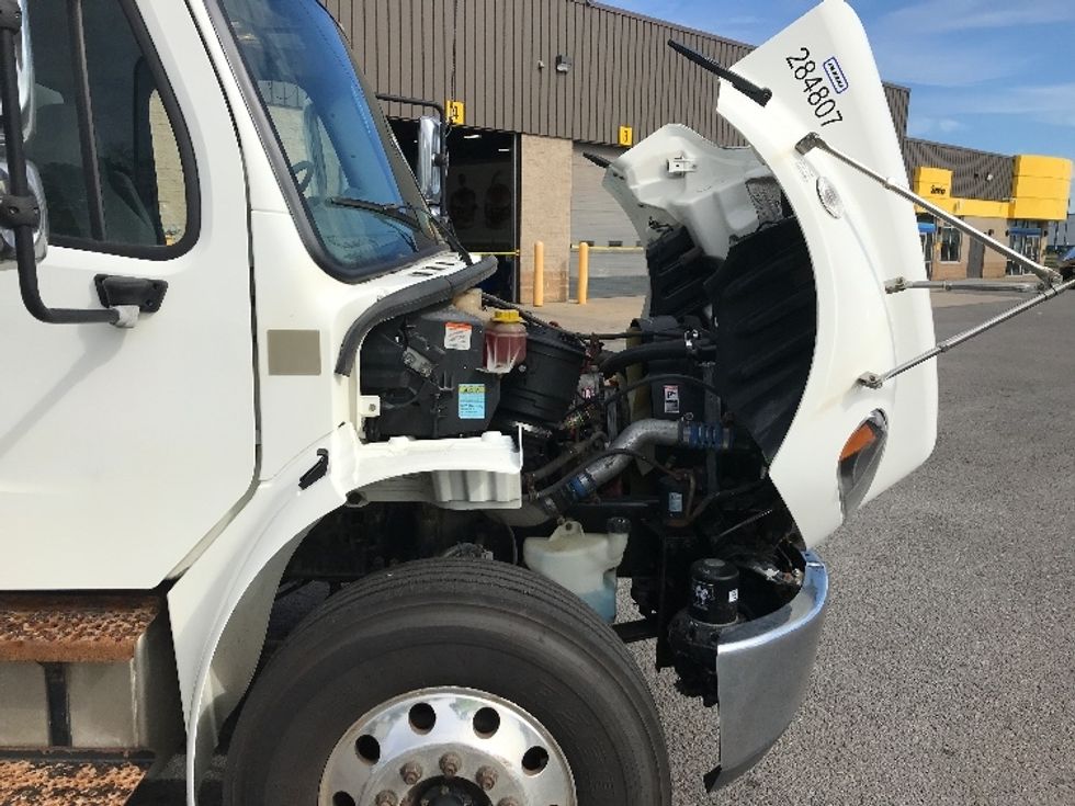 Medium Duty Box Truck-Light and Medium Duty Trucks-Freightliner-2020-M2-Ste-Foy-PQ-257,755\n\t\tkm-$ 65,500 - Image 24