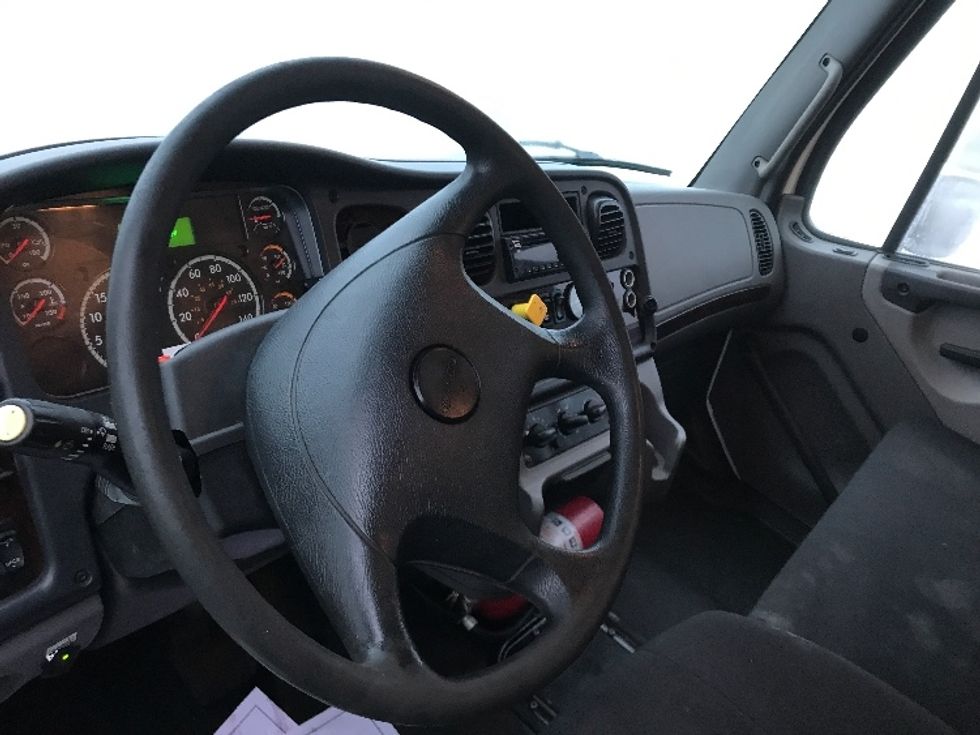 Medium Duty Box Truck-Light and Medium Duty Trucks-Freightliner-2020-M2-Ste-Foy-PQ-310,315\n\t\tkm-$ 75,000 - Image 17