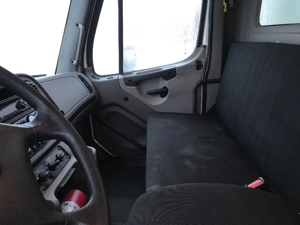 Medium Duty Box Truck-Light and Medium Duty Trucks-Freightliner-2020-M2-Ste-Foy-PQ-310,315\n\t\tkm-$ 75,000 - Image 19