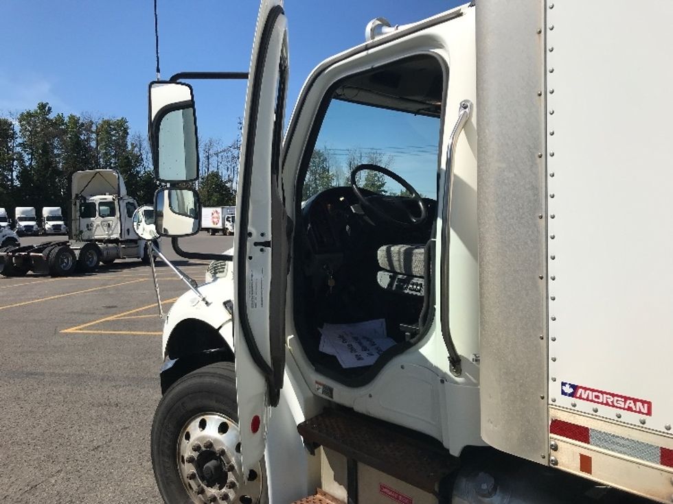 Medium Duty Box Truck-Light and Medium Duty Trucks-Freightliner-2020-M2-Ste-Foy-PQ-341,858\n\t\tkm-$ 50,500 - Image 14