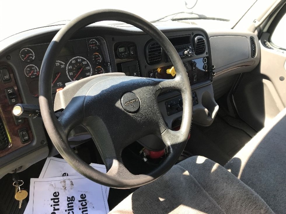 Medium Duty Box Truck-Light and Medium Duty Trucks-Freightliner-2020-M2-Ste-Foy-PQ-341,858\n\t\tkm-$ 50,500 - Image 15