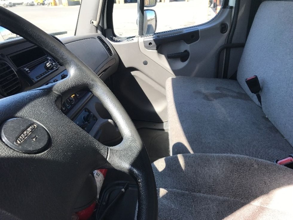 Medium Duty Box Truck-Light and Medium Duty Trucks-Freightliner-2020-M2-Ste-Foy-PQ-341,858\n\t\tkm-$ 50,500 - Image 17