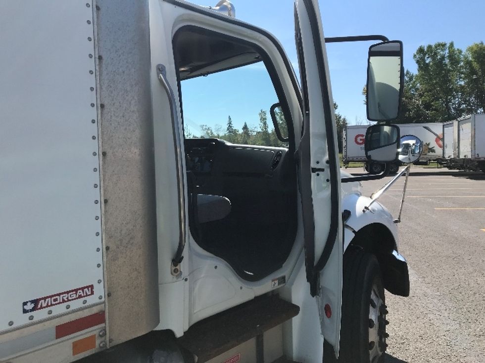 Medium Duty Box Truck-Light and Medium Duty Trucks-Freightliner-2020-M2-Ste-Foy-PQ-341,858\n\t\tkm-$ 50,500 - Image 18