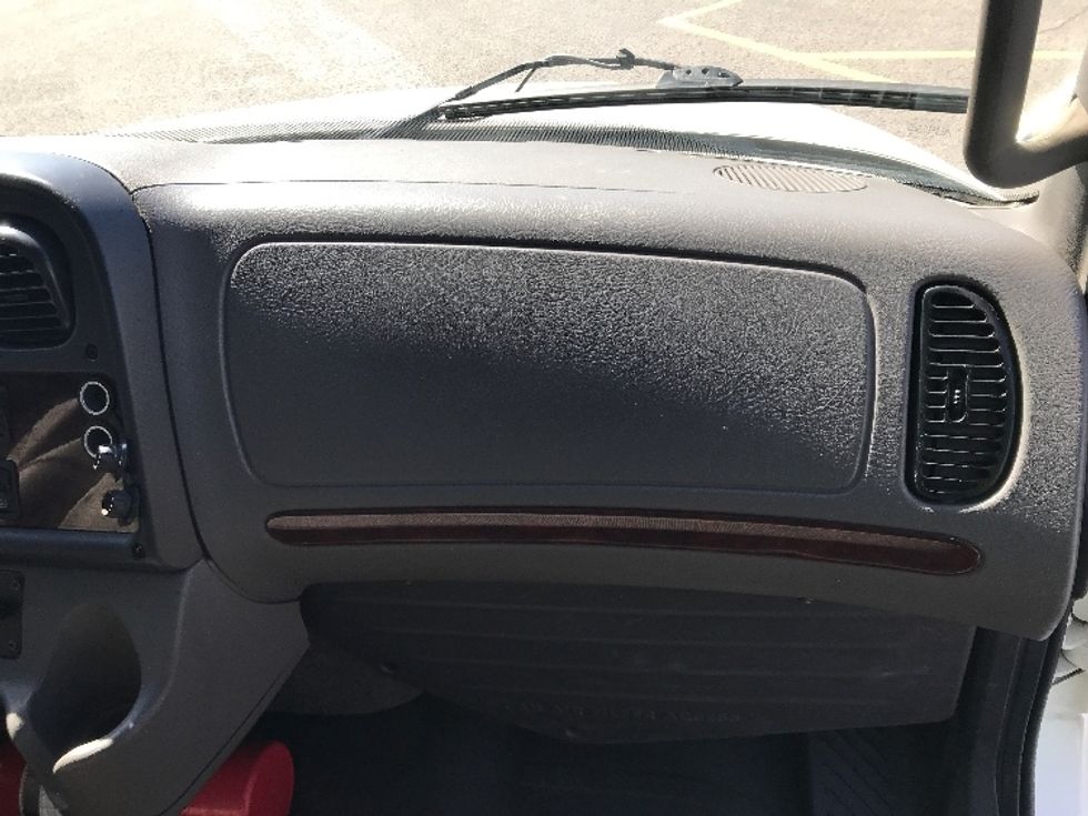 Medium Duty Box Truck-Light and Medium Duty Trucks-Freightliner-2020-M2-Ste-Foy-PQ-341,858\n\t\tkm-$ 50,500 - Image 19