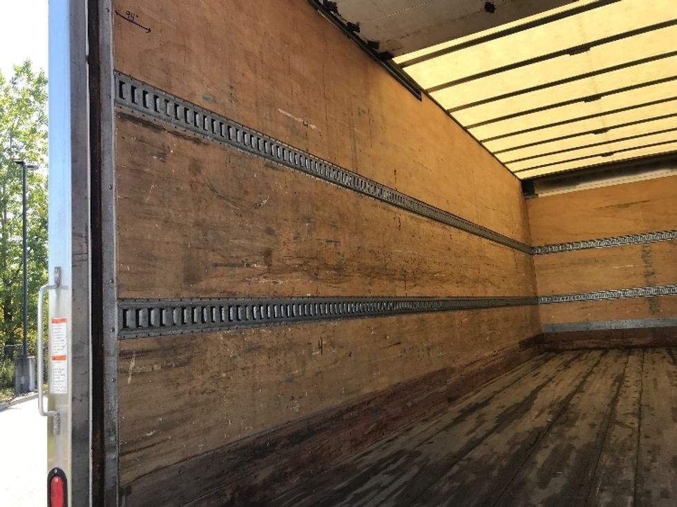 Medium Duty Box Truck-Light and Medium Duty Trucks-Freightliner-2020-M2-Ste-Foy-PQ-341,858\n\t\tkm-$ 50,500 - Image 9