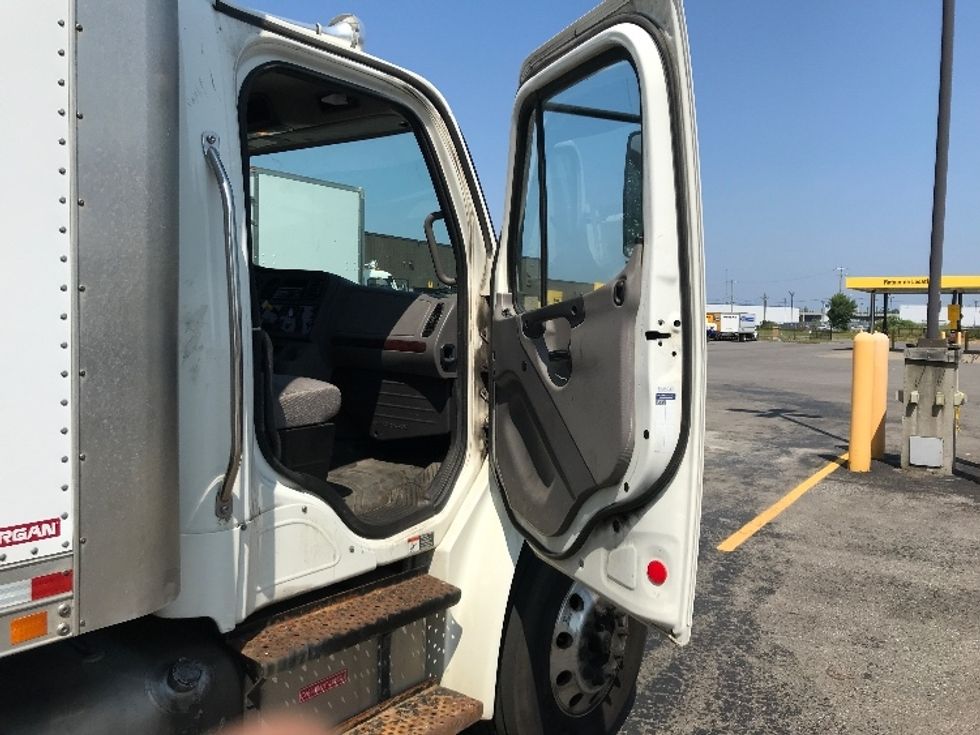 Medium Duty Box Truck-Light and Medium Duty Trucks-Freightliner-2020-M2-Ste-Foy-PQ-363,140\n\t\tkm-$ 52,500 - Image 20